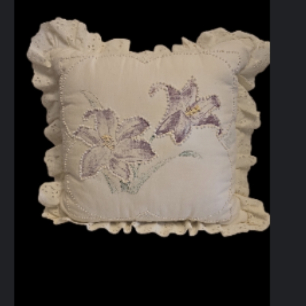 vintage candlewicking lily pillow with eyelet trim.